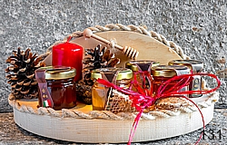Confezione regalo con miele e candela